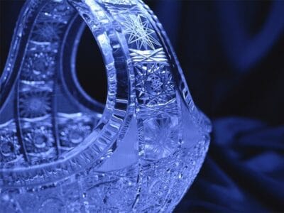 Krištálový brúsený dekoratívny košík 20 cm