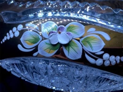 Krištálová brúsená miska na podstavci ručná maľba 28 cm