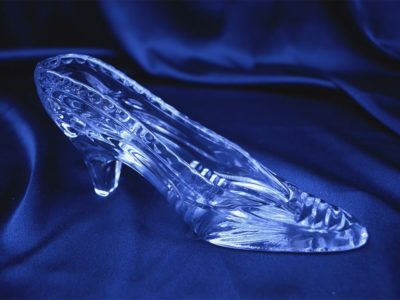 Krištálová brúsená dekoratívna topánka 19 cm