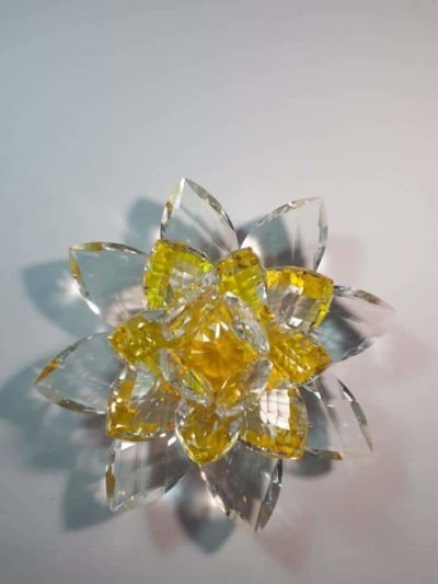 Krištálový brúsený lotosový kvet žltý 15 cm