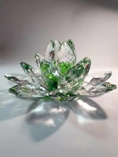 Krištálový brúsený lotosový kvet zelený 20 cm