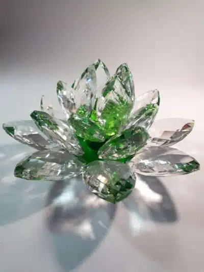 Krištálový brúsený lotosový kvet zelený 20 cm