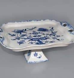 Cibulák – Podnos Aigar 34 x 29 cm na nohe – originál cibuľový porcelán 1. akosť