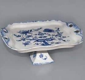 Cibulák – Podnos Aigar 34 x 29 cm na nohe – originál cibuľový porcelán 1. akosť