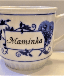 Cibulák – Hrnček s nápisom Maminka – originál cibuľový porcelán 1. akosť