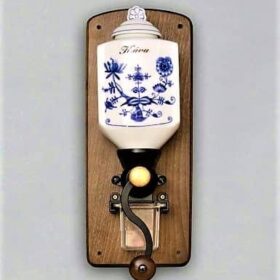 Cibulák – Mlynček na kávu závesný – originál cibuľový porcelán 1. akosť