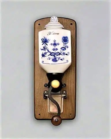 Cibulák – Mlynček na kávu závesný – originál cibuľový porcelán 1. akosť