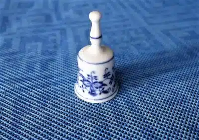 Cibulák – Miniatúra – zvonček – originál cibuľový porcelán 1. akosť