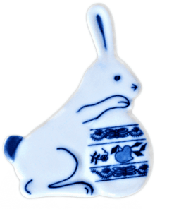 Cibulák – Magnetka – zajačik s vajíčkom – originál cibuľový porcelán 1. akosť