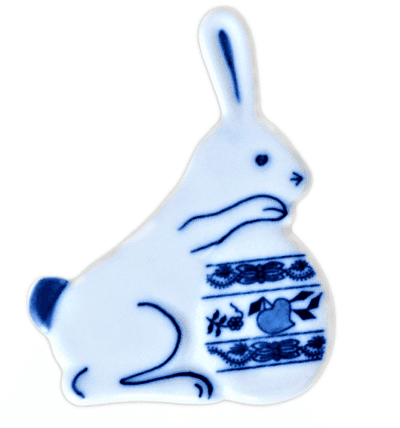 Cibulák – Magnetka – zajačik s vajíčkom – originál cibuľový porcelán 1. akosť