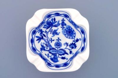 Cibulák – Popolník 4-hranný 12,5 cm – originál cibuľový porcelán 1. akosť