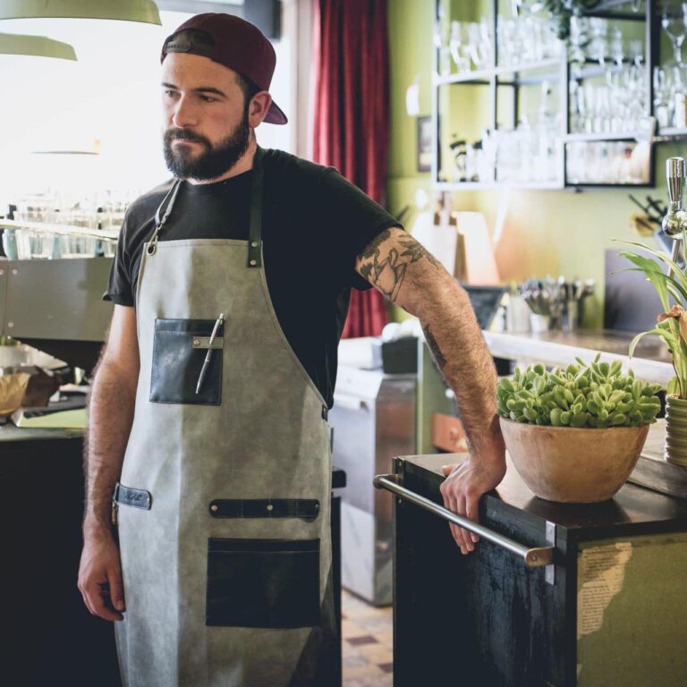 Barmanská zástera sivý kožený vzhľad